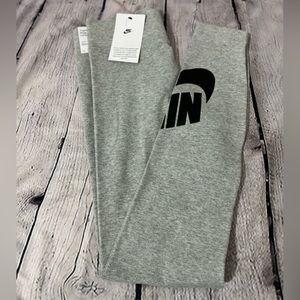 NWT Nike Womens Legasee Leggings *Small*